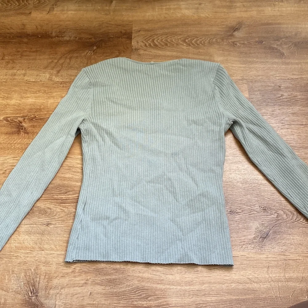 H&M Top - Picture 3 of 3